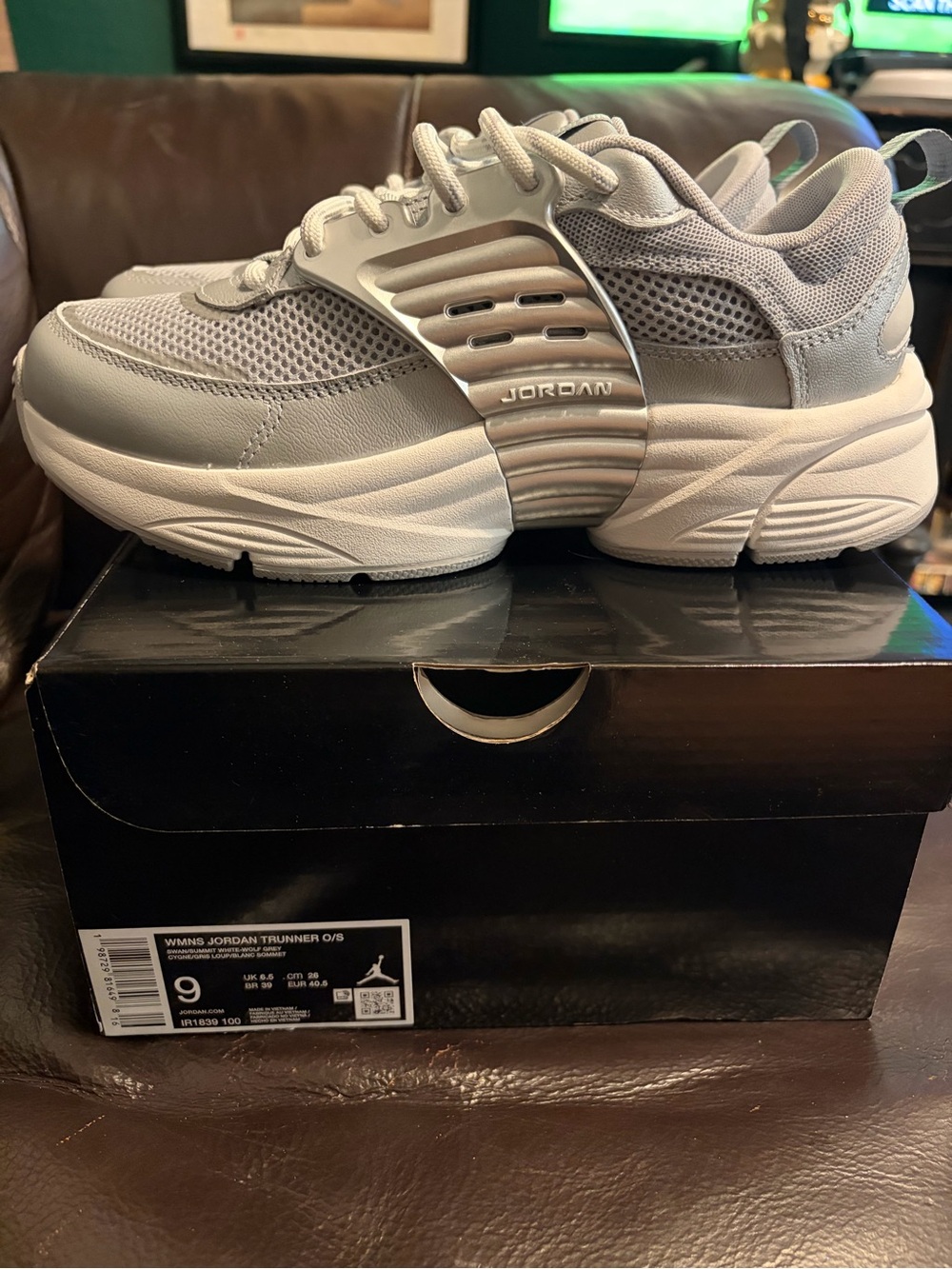 Jordan Women's Grey Trunner O/S (size 9W/7.5M) Athletic Sneakers
